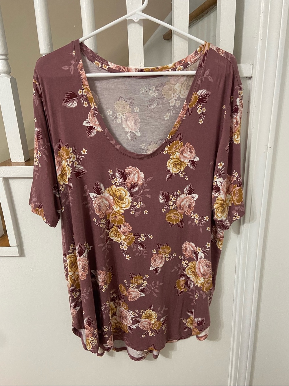 Scoop Neck Short Sleeve Floral Tee in Mauve